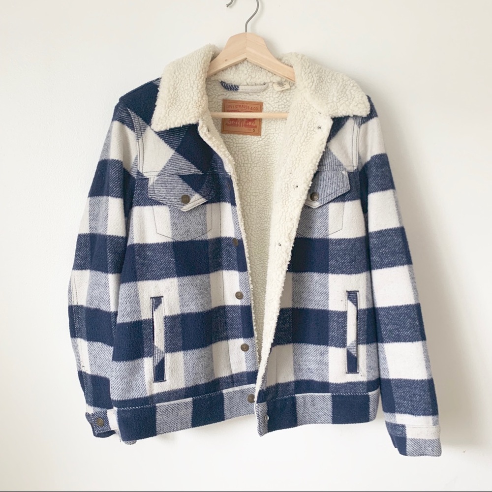 Levi’s blue plaid fleece lined jacket